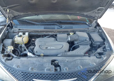 2017 Chrysler Pacifica Touring из США, поврежденный, VIN 2C4RC1DG1HR514257